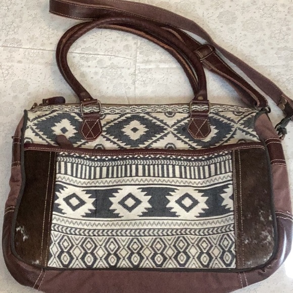Myra Bag - Picture 1 of 9